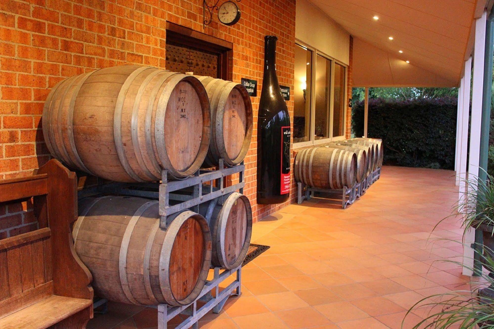 Wild Cattle Creek Estate Bed & Breakfast Wandin Yallock Dış mekan fotoğraf